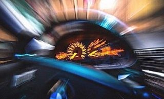 Zunehmend rasen vor allem junge Männer mit ihren Fahrzeugen durch Herford. Das ist jedenfalls die Einschätzung der Verkehrspolitiker. - Pixabay