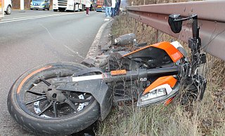 Das Motorrad rutschte auf die Gegenfahrbahn. - Polizei Minden-Lübbecke