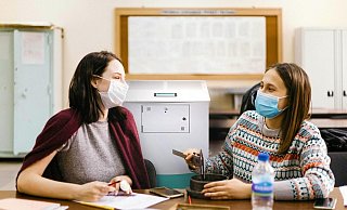 In Bielefeld gibt es mehrere Unternehmen, die Schulen mit passenden Luftfilteranlagen ausstatten - "bisher nur leider noch nicht in Bielefeld", berichten Firmenvertreter. Andere Kommunen seien da deutlich engagierter, hätte sich entsprechende Fördergelder vom Land gesichert. - Insensiv