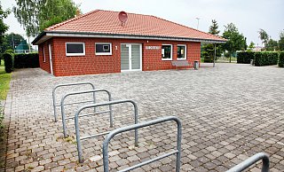 Wer darf den "Bürgertreff" Sürenheide nutzen? Nicht der Arbeitskreis Dorfentwicklung, sagt die Dorfgemeinschaft Sürenheide, die das städtische Gebäude verwaltet und an seinem Bau vor 13 Jahren tatkräftig mitgearbeitet hat. - Roland Thöring