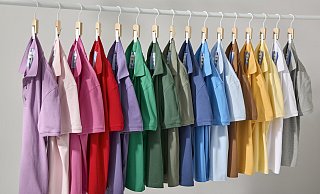 Brax startet eine Oberteile-Offensive. Das Polohemd gibt es in den unterschiedlichsten Farben. - Brax