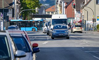 Die Heeper Straße soll umgestaltet werden. Parkplätze fallen weg, Buss können an Haltestellen nicht mehr überholt werden. "Das poduziert Staus", sagt die FDP. - Andreas Zobe
