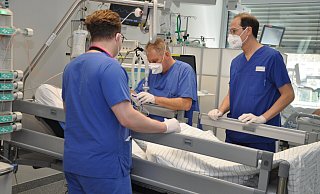 Durch Erkrankungen in der Pflege werden im Brüderkrankenhaus St. Josef derzeit nur 16 statt normalerweise 20 Intensivbetten betreiben. - Brüderkrankenhaus St. Josef