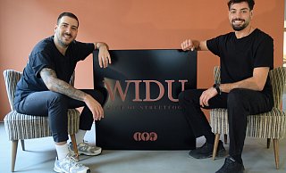 Geschäftsführer Alessio Loriga (l.) und Inhaber Hichem Baffoun freuen sich auf die Eröffnung. Das große Schild mit dem Restaurant-Namen wird bald draußen am Eingang hängen. - Mareike Patock