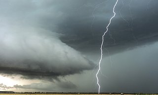 Schauer, teilweise Starkregen und Gewitter erwarten uns am Wochenende in OWL. - Pixabay