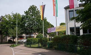 Zu Beginn des Schuljahres werden die Zufahrten zur Concordia-Grundschule für Elterntaxis gesperrt. - Klaus Karenfeld