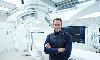 Hirnblutung oder akute Schlaganfalltherapie: Auch für die hochmodernen Geräte ist Medizinphysiker Thilo Siewert im Bielefelder Klinikum Bethel zuständig. - Peter Unger