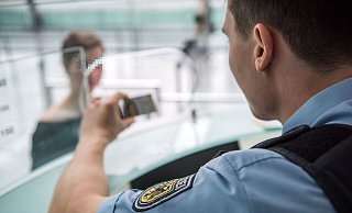 Bei Grenzkontrollen sind jetzt drei Personen aufgehalten worden, die von der Bielefelder Staatsanwaltschaft gesucht werden. - Symbolfoto: Bundespolizei / Alexandra Stolze