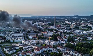 Der Brand im Verlagsgebäude des Westfalen-Blattes in Bielefeld-Schildesche verursachte eine große Rauchwolke, die über die Stadt zog. - Paul Brinkmann