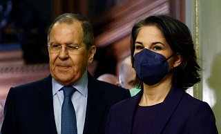 Kühle Begegnung: Außenministerin Annalena Baerbock mit ihrem russischen Kollegen Sergej Lawrow in Moskau. - MAXIM SHEMETOV