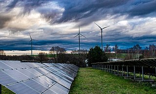 Das Umfeld passt: Photovoltaik-Anlagen sind in Bielefeld immer häufiger zu sehen. Firmen und Forschungsprojekte setzen ebenfalls auf moderne Energiethemen. - pixabay creative commons (Symbolbild)