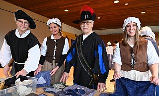 Beim Stöbern Lukas Brillo, Jeanett Sagel, Karl-Josef Kruse und Judith Steiner - Thomas Kube