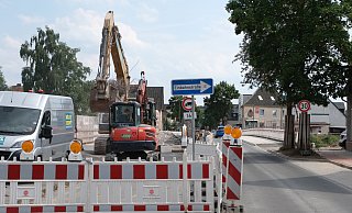 Die Baustelle auf der Flutmuldenbrücke ist kurz vorm Schlussspurt, dauert aber - anders als zunächst verkündet - doch noch länger. - Ulf Hanke