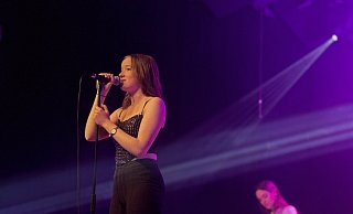 Lea Husemann begeistert das Publikum mit ihren Adaptionen von "Hit the Road, Jack" von Percy Mayfield sowie "Vienna" von Billy Joel. - Danielle Dörsing