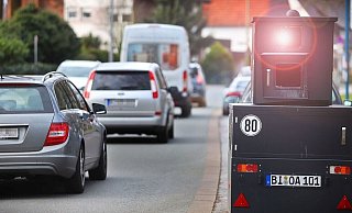 Autofahrer aufgepasst, es gibt Tempokontrollen im gesamten Stadtgebiet. Unser Bild zeigt Blitzer Bernhard. Außerdem stehen diverse Ampeln still. - Sarah Jonek