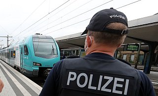 Die Bundespolizisten am Bahnsteig konnten nur einen der drei Jugendlichen aufhalten. - Symbolfoto: Wolfgang Rudolf
