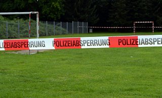 Auf dem Kunstrasenplatz Ruggebusch in Marienfeld kam es zu einem Polizeieinsatz. Das Foto ist ein Symbolbild und zeigt nicht den Platz im Kreis Gütersloh. - Symbolfoto/ picture alliance