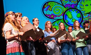 Das Sommerkonzert des Ravensberger Gymnasiums unter dem Motto "Weltmelodien" bot ein buntes, unterhaltsames Programm im Stadttheater. - Ralf Bittner