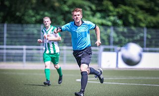 Schiedsrichter Luca Maurer will künftig auch in der Regionalliga auf Ballhöhe sein. - Sarah Jonek Fotografie