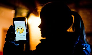 Im Internet Leute bloßzustellen oder zu bedrohen, kann nicht nur unheimlich verletzend, sondern auch strafbar sein. - Julian Stratenschulte/dpa