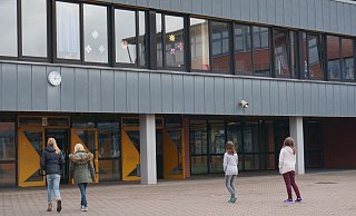 Die Polizei ermittelt nach einer Schmiererei in der Mädchentoilette an der Verbundschule Hille. Foto: MT-Archiv - Otto,Manfred
