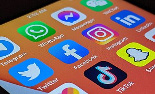 In Lübbecker Facebook-Gruppen wurde eine Schul-Mail gepostet, die gar nicht zur Veröffentlichung freigegeben war. Reaktionen ließen nicht lange auf sich warten. - Pixabay