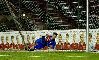 Gehalten: Rödinghausens Torwart Leon Tigges parierte im Elfmeterschießen des Westfalenpokal-Viertelfinalspiels bei Eintracht Rheine insgesamt vier Schüsse der gegnerischen Spieler und avancierte so zum Matchwinner. - Joel Beinke