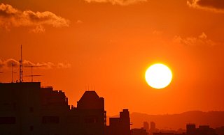 Besonders an heißen Sommertagen sollten Bürgerinnen und Bürger auch auf die Ozonwerte achten, denn sie können Auswirkungen auf die Gesundheit haben (Symbolbild). - Pixabay