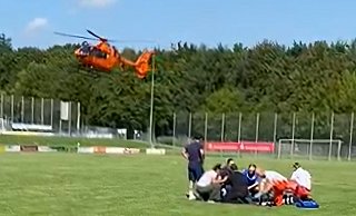 Beim U17-Landesligaspiel Theesen – Arminia musste ein Notarzt per Hubschrauber einem Arminen Hilfe bringen. - Privat