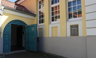 In der Toilettenanlage der Herforder Markthalle hat ein Marktbeschicker am frühen Samstagmorgen einen 46-jährigen Mann tot aufgefunden. Die Polizei schließt ein Fremdverschulden aus. - Claus Frickemeier