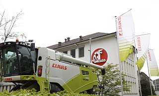 Betriebsbedingte Kündigungen schließt der Landmaschinenhersteller Claas an allen seinen deutschen Standorten bis zum 30. April 2025 aus. - Burkhard Hoeltzenbein