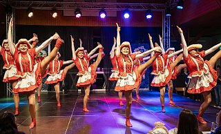 Die Roten Funken des Fürstenberger Carnevalsclubs begeistern in Kleinenberg und siegen zum vierten Mal in Folge. - Dickgreber