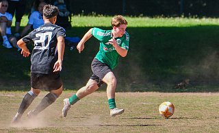Dem schnellen Özgür Koz (r.) gelang mit seinem SC Hicret gegen den TuS Lipperreihe ein 2:0-Heimsieg. - Andreas Zobe