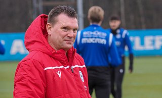 Uwe Koschinat ist neuer Trainer von Arminia Bielefeld. Bereits am Donnerstag leitete er seine erste Trainingseinheit beim DSC. - Andreas Zobe
