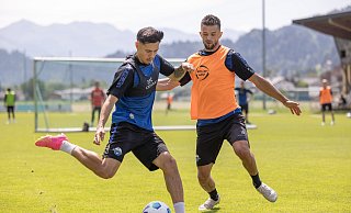 Visar Musliu (r.) wird am Samstag in Kiel in die Startelf des SC Paderborn zurückkehren. Und auch Teamkollege Raphael Obermair (l.) dürfte gute Karten haben. - Oliver Krato