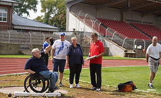 Alexander Elbracht ist trotz seiner Einschränkung voll motiviert und stößt die Kugel zu Bronze. - Yvonne Gottschlich