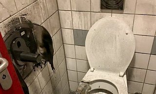 Der Brandherd befand sich auf der Bahnhofstoilette. - Feuerwehr Hövelhof