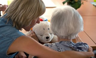 An Gesundheitsentscheidungen müssen qua Gesetz auch betreute Menschen angemessen beteiligt werden. - picture alliance/dpa