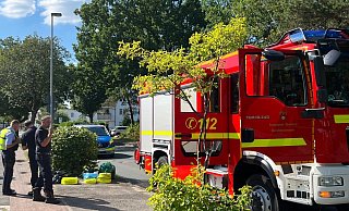 Die Feuerwehr war mit starken Kräften an die Travestraße ausgerückt. - Paul Brinkmann