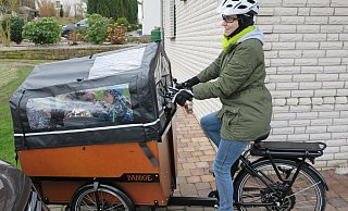 Tagesmutter Vanessa Müller war gerne und viel mit ihren Kindern auf ihrem Lastenrad von Babboe unterwegs. Nun ist sie gezwungen, es stehen zu lassen. - Sabine Müller