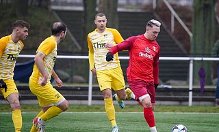Premiere: Mittelstürmer Fabian Golz (r.) belebte in seiner ersten Pflichtpartie für den SC Herford das Angriffsspiel, ein Treffer blieb ihm jedoch noch verwehrt. - Yvonne Gottschlich