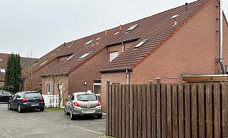 Der Tatort Stiens Kamp in Mastbruch: Zur Aufklärung des Tötungsdeliktes ermittelt eine Mordkommission. - Ralph Meyer