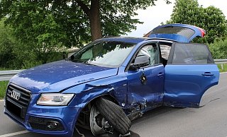 Beide Autos wurden bei dem Unfall stark beschädigt. - Polizei Minden-Lübbecke