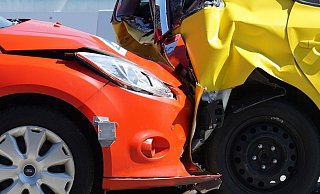 Zwei Autos waren nicht mehr fahrbereit. Auf der Milser Straße und rund um die Altenhagener Straße wurde es am Mittag eng. - Symbolfoto: Pixabay / Creative Commons