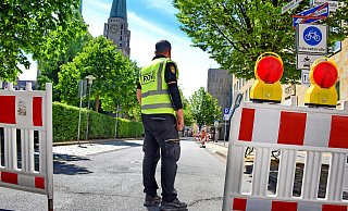 Poller, Ordner und Baken waren notwendig, um das Projekt in der Altstadt umzusetzen. - Barbara Franke