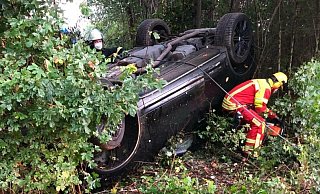 Der Porsche nahm erheblichen Schaden. - Polizei Minden-Lübbecke