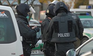 Das Spezialeinsatzkommando musste den Mann aus der Wohnung holen. - Symbolfoto: Joern Spreen-Ledebur
