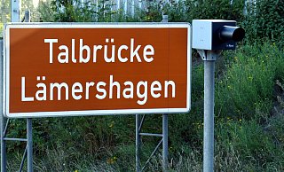 Die Blitzanlage auf der A2 ist repariert, muss aber noch geeicht werden. - Copyright (c) 2010 by Christian Weische. All rights reserved. Die Blitzanlage auf der A2 ist repariert, muss aber noch geeicht werden. - Copyright (c) 2010 by Christian Weische. All rights reserved.
