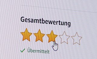 Wer einem anderen schaden will, kann ihn im Internet bewusst schlecht bewerten. Wenn dann auch noch eine unsachliche oder gar beleidigende Rezension hinzukommt, kann daraus schnell ein Termin vor Gericht werden. - Jennifer Weese/dpa