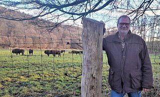 Johannes Thonemann am Wisent-Gehege in Hardehausen – ein Ort, der ihn seit der Kindheit begleitet. - Simone Flörke
